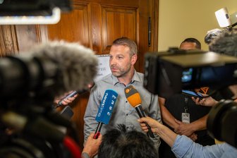 OB-Wahl in Aue-Bad Schlema: Das sind die Bilder vom Wahlsonntag - Wahlsieger Marcus Hoffmann (CDU) im Interview. Das Medieninteresse an der Oberbürgermeister-Wahl in Aue-Bad Schlema war am Sonntag groß.