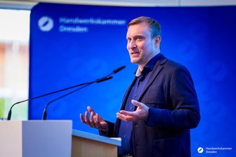 OB-Wahl in Aue-Bad Schlema: Politologe analysiert das starke Ergebnis der „Freien Sachsen“ - Politikwissenschaftler Professor Dr. Benjamin Höhne ordnet das Wahlergebnis aus Aue-Bad Schlema ein.