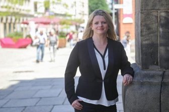 OB-Wahl in Chemnitz: Bewerberin der Linken hält Kandidatur aufrecht - OB-Kandidatin Susanne Schaper tritt auch im zweiten Wahlgang wieder an.