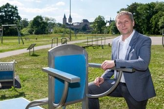 OB will weiter Gas geben - Seit Sommer 2019 gibt es auf der Muldeninsel einen Fitnessparcours. Für den Oberbürgermeister war der Bau nur der Anfang. Das Areal soll weiter aufgewertet werden.