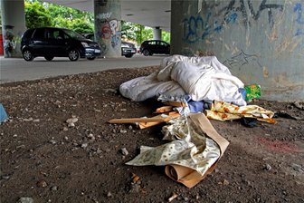 Obdachlose junge Frau bewegt Zwickau: Was diesen Fall so besonders macht - Das Schicksal von Obdachlosen bleibt den Blicken oft verborgen. In Zwickau ist eine junge Frau ohne Wohnung derzeit ungewöhnlich präsent.