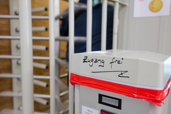 Oberer Bahnhof in Plauen: Münzautomat beschädigt – Täter gefasst - Die Toiletten am Oberen Bahnhof in Plauen sind derzeit kostenlos nutzbar.