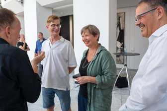 Oberer Totpunkt: So soll „Rummelplatz“ zum Opern-Höhepunkt der Kulturhauptstadt werden - „Rummelplatz“-Regisseur Frank Hilbrich im Gespräch mit dem Komponisten Ludger Vollmer, der Librettistin Jenny Erpenbeck und dem Generalintendanten Christoph Dittrich am Mittwoch in der Oper Chemnitz.