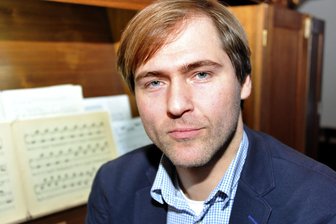Oberes Vogtland: Veranstaltungs-Tipps zum Start ins neue Jahr - Der Leipziger Universitätsorganist Daniel Beilschmidt spielt am Silvestertag ab 19 Uhr ein Orgelkonzert zur Jahreswende in der Johanniskirche Adorf.