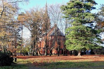 Oberfrohna: 5000 Euro für Sanierung von Park an der Kirche - Der öffentliche Park an der Kirche soll verschönert werden. Geld ist jetzt da, nun fehlen nur noch Leute, die mit zupacken.