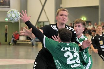 Oberliga: Zwönitzer Handballer verlieren erst auf der Zielgerade - Max Briest traf gegen Hoyerswerda dreimal ins Schwarze.