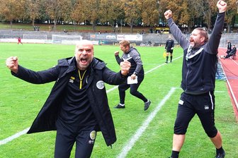 Oberligaspiel des VFC Plauen steht erneut auf der Kippe - VFC-Cheftrainer Sedat Gören (links) hofft am Samstag in Grimma auf den sechsten Sieg der Saison.