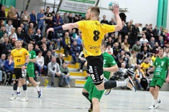 Oberlosa gewinnt gegen Team des Ex-Trainers - Linus Roth (am Ball) netzte für den SV 04 Oberlosa gegen den HSV Bad Blankenburg sechsmal ein.