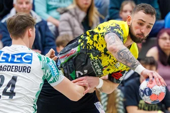 Oberlosaer Handballer erwarten den EHV Aue: „Meine Kumpels feuern den Gegner an“ - Oberlosas Franz Schauer, hier im Match gegen Magdeburg, spielt am Samstag gegen seinen Ex-Verein.