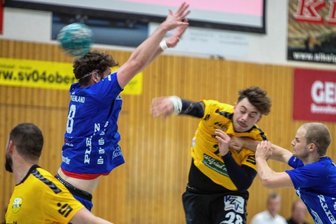 Oberlosaer stoppen Spitzenreiter - Augenzu und durch: Oberlosas Louis Hertel hatte mit seinen elf Toren einen großen Anteil am Heimsieg gegen Tabellenführer Burgenland.