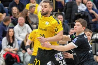 Oberlosaer wollen Medaillenplatz festigen - Franz Schauer (am Ball) will am Samstagabend mit dem SV 04 Oberlosa Verfolger Pirna/Heidenau abschütteln.