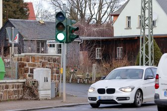 Oberlungwitz: Erster Blitzer-Einsatz an neuem Tempo-30-Schild: 170 Autofahrer sind zu schnell - Am Donnerstag, 9.30 bis 14 Uhr, wurde vor der Oberschule geblitzt.