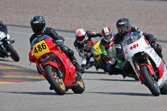 Oberlungwitz/Hohenstein-Ernstthal: Sachsenring Classic kehrt zurück - Auch Superbikes waren am Freitag auf dem Sachsenring mit am Start.