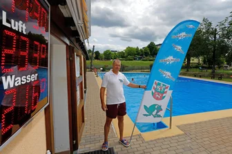 Oberlungwitz: In der „Pfütze“ kann jetzt wieder gebadet werden - Bademeister Joachim Haase an der Oberlungwitzer „Pfütze“.