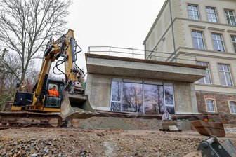 Oberlungwitz: Millionenminus macht Investitionen in die Schule schwierig - An der Humboldt-Grundschule Oberlungwitz entsteht gegenwärtig ein Anbau für einen neuen Speiseraum.