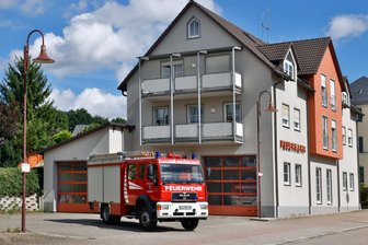Oberlungwitz muss große Ausgaben stemmen: 4 Millionen Euro für die Feuerwehr - Oberlungwitz braucht Ersatz für dieses Löschfahrzeug und das Gerätehaus der Feuerwehr.