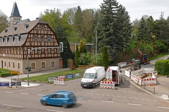 Oberlungwitz nach der Vollsperrung: Jetzt folgen zwei Monate Einbahnstraße - Die Poststraße in Oberlungwitz ist an der Einmündung auf die Bundesstraße 173 gesperrt.