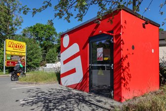 Oberlungwitz: Nach Einbruch in Sparkassen-Container gibt es schnellen Ermittlungserfolg - In den Sparkassen-Container in Oberlungwitz gab es einen versuchten Einbruch.