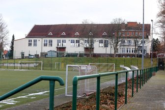 Oberlungwitz: Neues Turnhallen-Dach soll billiger saniert werden - Das Dach der Turnhalle soll saniert werden, dabei müssen die Gauben weichen.