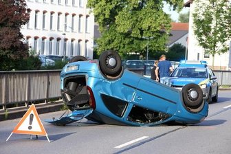 Oberlungwitz: Opel überschlägt sich -