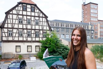 Oberlungwitz: Pläne für die Sanierung des bedeutenden Uhlig-Hauses sind nach Förderabsage in der Schwebe - Zentrenmanagerin Lisa Grießach muss nach neuen Geldquellen für die Sanierung des Uhlig-Hauses suchen.
