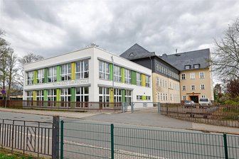 Oberlungwitz plant die erste große Fotovoltaik-Anlage - Der Anbau der Pestalozzi-Oberschule soll mit einer Photovoltaik-Anlage ausgestattet werden. Foto: Markus Pfeifer
