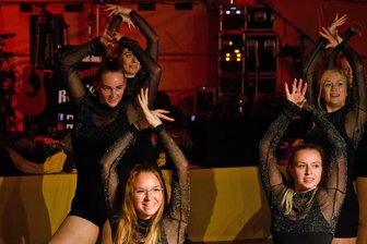 Oberlungwitz: Was zur „Langen Lungscher Lümmelnacht“ passieren soll - Tänzerinnen vom Faschingsklub Hermsdorfia sollen den „Lungscher Lümmeln“ einheizen.