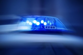 Oberlungwitz: Wohnanhänger streift Fußgänger - Zu einem nächtlichen Unfall nahe dem Sachsenring musste die Polizei ausrücken.