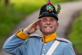 Oberlungwitzer ist im Sächsischen Fürstenzug unverzichtbar - Klaus Wawra mimt als ein Darsteller des Lebendigen Fürstenzugs den Major von Metzsch. 