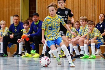 Oberlungwitzer lassen es in Limbach krachen - Die Gastgeber von Kineticsoccer mit den bunten Trikots hatten als Team ein tolles Turnier.