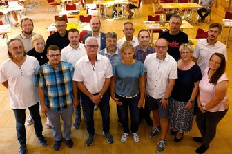 Oberlungwitzer Stadtrat startet mit viel Einstimmigkeit - Der neue Oberlungwitzer Stadtrat vor seiner ersten Sitzung im Saal des Vereinshauses "Zur Post".