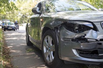 Oberschöna: Audi und BMW stoßen zusammen -