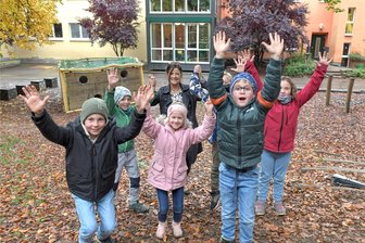 Oberschöna: Schulanbau hat Vorrang - Die Schüler der Grundschule Oberschöna – hier aus der Klasse 2b – freuen sich ebenso wie Schulleiterin Kathrin Lötsch auf den Anbau an ihre Bildungsstätte. Das 1,4-Millionen-Euro-Projekt soll Interimscontainer ablösen.