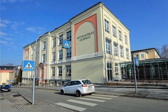 Oberschule Leubnitz: Plauener Firma montiert Rettungstreppe - Die Oberschule Leubnitz bekommt an die Rückseite eine Rettungstreppe.