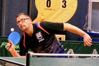 Obervogtländer dominieren das Geschehen in der Bezirksklasse - Der Tirpersdorfer Mirko Sommerfeld musste mit seiner Mannschaft eine 6:9-Heimniederlage gegen den SV Muldenhammer hinnehmen. Schon der Zwischenstand im Hintergrund verhieß nichts Gutes.