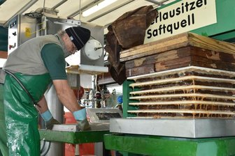 Obervogtländer lassen nach einem guten Apfeljahr Saft pressen -