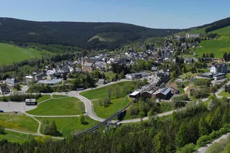 Oberwiesenthal: Einspruch gegen Stadtratswahl abgewiesen - Blick auf Oberwiesenthal: Ein Bürger hatte Einspruch gegen die jüngste Stadtratswahl eingelegt.