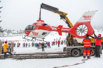 Der verunglückte Rettungshubschrauber wurde am Montag geborgen.