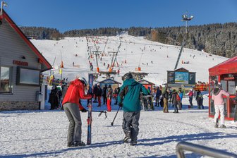 Oberwiesenthal: Plusgrade trüben Wintersportfreude am Fichtelberg - Solch ideale Bedingungen wie zu Weihnachten finden Wintersportfreunde in Oberwiesenthal zu Silvester nicht mehr an allen Hängen vor.