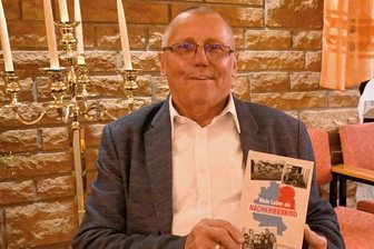 Oberwiesenthaler legt Autobiografie vor - Im Café König stellte Siegfried Kuhnt sein Buch "Mein Leben als Nachkriegskind" vor.