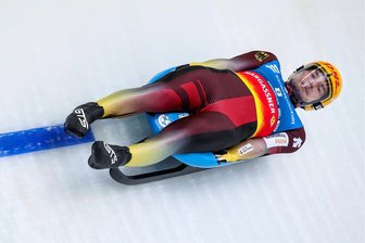 Oberwiesenthaler Rodler-Duo schafft es über Umwege auf schnellen Kufen zur WM - Timon Grancagnolo ist wie Melina Fischer auf den WM-Zug aufgesprungen. Nun geht es für die Rodler vom Bundesstützpunkt Oberwiesenthal aber zunächst in die Weltcuprennen, die in Winterberg und Innsbruck ausgefahren werden.
