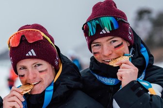 Oberwiesenthaler Skijugend in der Höhe meist auf der Höhe: Duo gleich dreimal auf Podest bei Deutscher Meisterschaft - Jonas Müller (ATSV Gebirge-Gelobtland) und Jakob Moch (WSV Isny) – hier nach dem Gewinn der Staffelgoldmedaille bei den Olympischen Jugendspielen in Pyeongchang – duellierten sich jetzt bei den Deutschen Meisterschaften und gewannen jeweils in allen drei Disziplinen Medaillen.