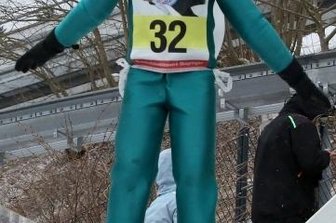 Oberwiesenthaler verzeichnen Teilnehmerrekord - Konzentration - und Absprung: Rafael Netwall aus Scheibenberg siegte in der AK 8 mit Sprüngen auf 6,0 und 6,5 Metern. 