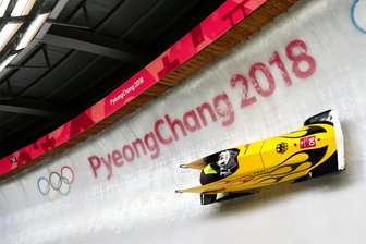 Oberwiesenthaler Wintersport-Trio schafft es ins Jugend-Olympiateam - Dort, wo 2018 die Athleten im Eiskanal zu Medaillen rasten, dürfen demnächst auch ganz junge Sportler ihr Können zeigen – auf der Olympiabahn in Pyeongchang, dem Alpensia-Sliding-Zentrum. Je dreimal Gold gab es damals für deutsche Kufenasse im Bob- und Rodelsport.