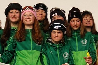 Oberwiesenthals Sportgymnasiastinnen qualifizieren sich für die Schüler-Weltmeisterschaft - Lucie Schumacher, Malwina Hermann, Mila Duske, Julia Schumann, Jolina Berthold, Merle Heymann und Hanna Hennig (v. l.) haben die Eliteschule des Sports Oberwiesenthal und den Freistaat Sachsen beim Bundesfinale würdig vertreten. Nun dürfen sie nächstes Jahr zur Schüler-WM.