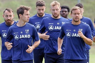 Obwohl sie nicht zum Team gehören: Diese beiden Fußballer trainieren beim CFC mit - Clemens Fandrich (vorn links) und Chris Löwe (vorn rechts) trainieren aktuell beim Chemnitzer FC mit. Eine Verpflichtung sei kein Thema.