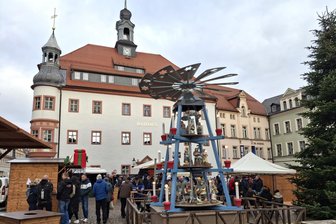 Oederan: 2000 Lose auf Weihnachtsmarkt-Tombola verkauft - Der Weihnachtsmarkt in Oederan war am Wochenende gut besucht.