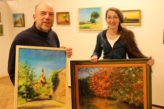 Oederan: Bäckerei wird zur Kunstgalerie - Steffen Gröbner (l.) und Janet Gehre stellen derzeit im Veranstaltungsbereich der Bäckerei Möbius in Oederan aus.