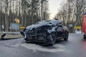 Oederan: Hoher Sachschaden bei Unfall an der Räuberschänke - Zum Zusammenstoß zweier Fahrzeuge ist es am Mittwochnachmittag auf der S 201 nahe Oederan gekommen.