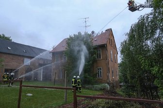 Oederan: Leerstehendes Haus in Flammen - 